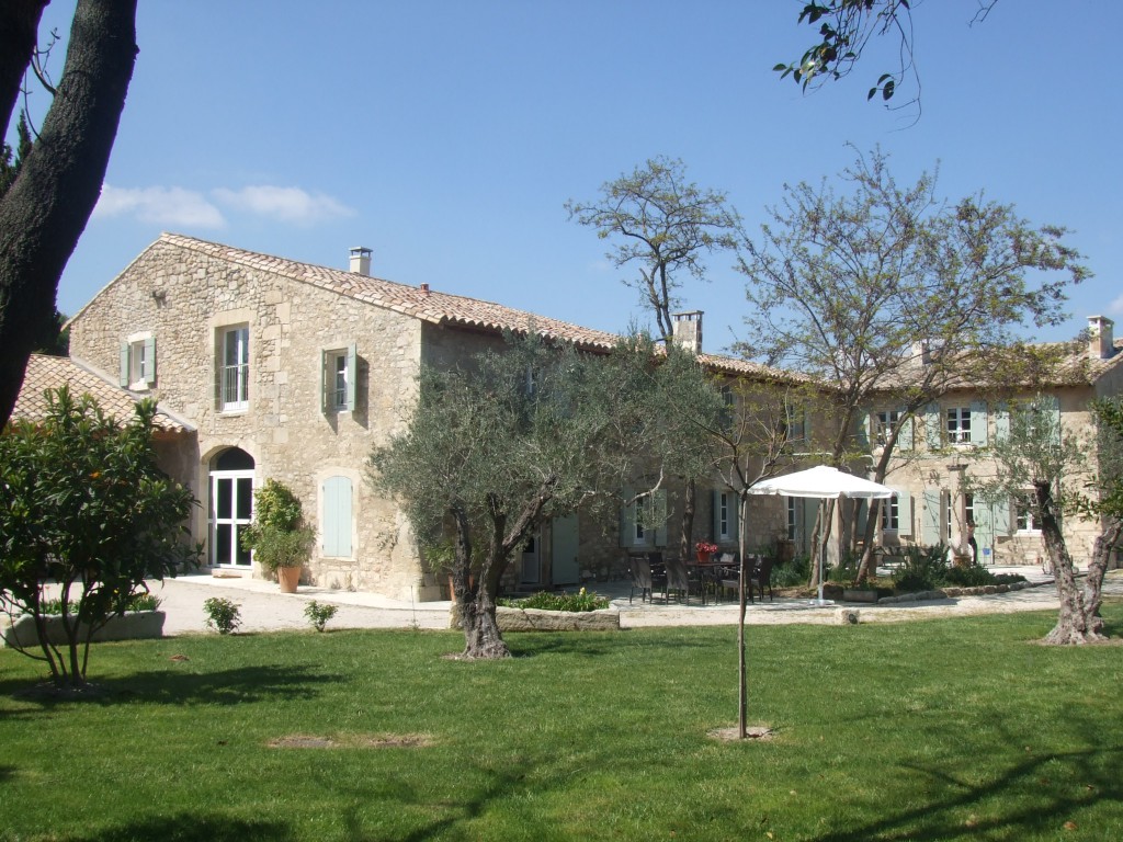 Saint Etienne du Grès au coeur du Parc Naturel des Alpilles