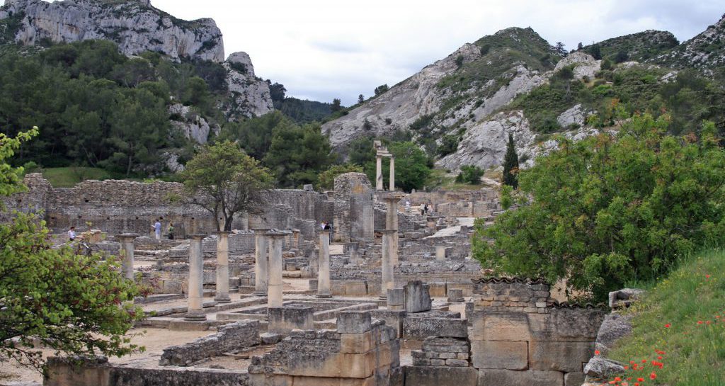 saint-remy-de-provence_-_glanum_from_north_2